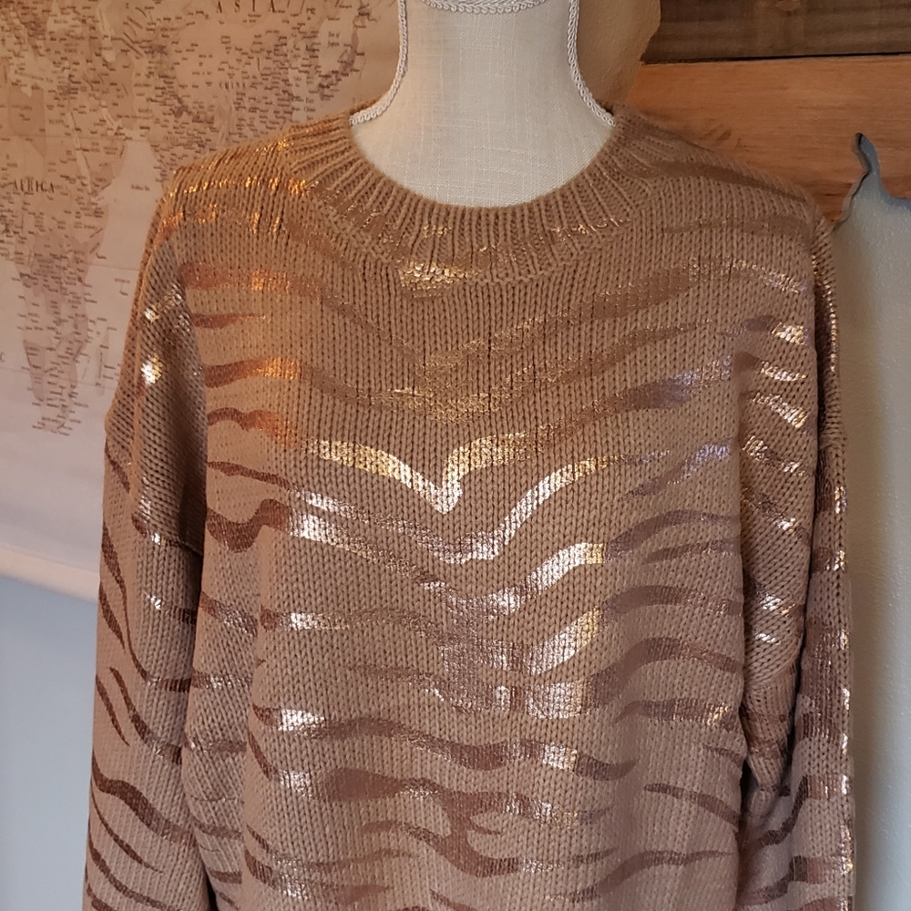 Women's Pattern Sweater - Picture 4 of 4